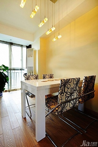 混搭风格二居室富裕型80平米餐厅餐桌婚房设计图