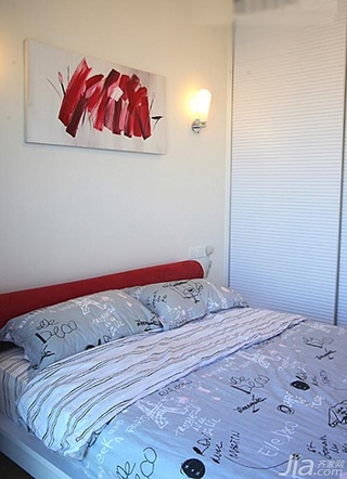 混搭风格三居室富裕型90平米卧室床效果图