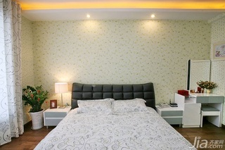 混搭风格二居室富裕型卧室卧室背景墙床图片