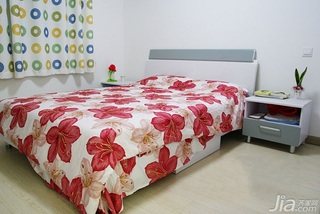 简约风格二居室富裕型80平米卧室床效果图