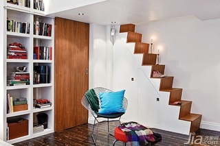 北欧风格小户型经济型客厅楼梯效果图