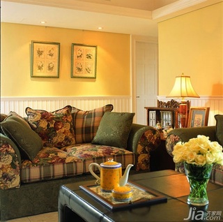 美式乡村风格二居室90平米客厅照片墙沙发效果图