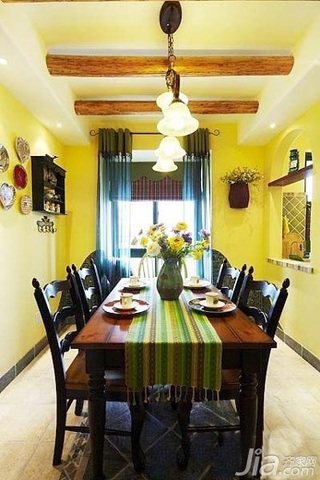 东南亚风格二居室温馨富裕型110平米餐厅餐桌效果图