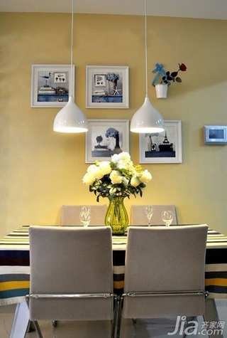 简约风格二居室70平米餐厅照片墙餐桌效果图