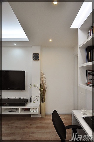 小户型简洁白色经济型40平米工作区电视背景墙书桌效果图