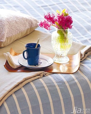 简约风格一居室温馨暖色调卧室床图片