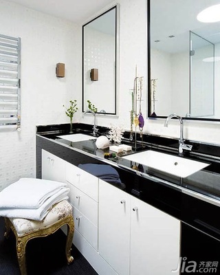 小户型简洁黑白卫生间洗手台图片