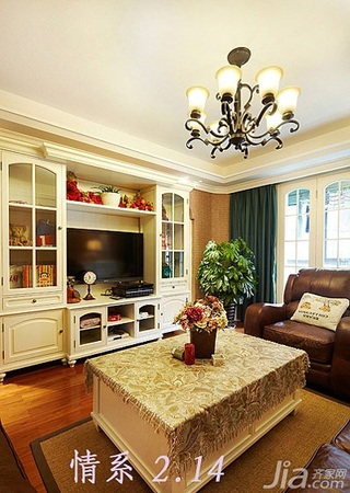 欧式风格二居室富裕型客厅电视背景墙茶几效果图