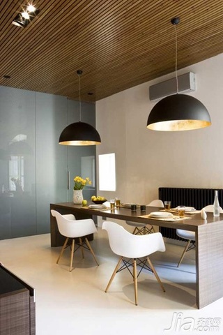 二居室简洁原木色经济型餐厅餐桌图片