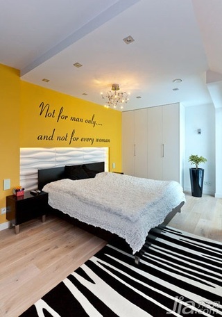 简约风格三居室黄色卧室卧室背景墙床图片