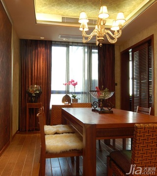 东南亚风格公寓原木色经济型餐厅餐桌图片