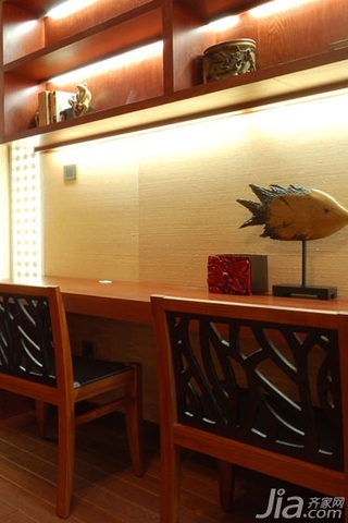 东南亚风格公寓温馨原木色经济型书桌图片