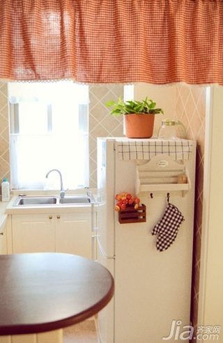 日式风格三居室实用白色5-10万厨房橱柜安装图
