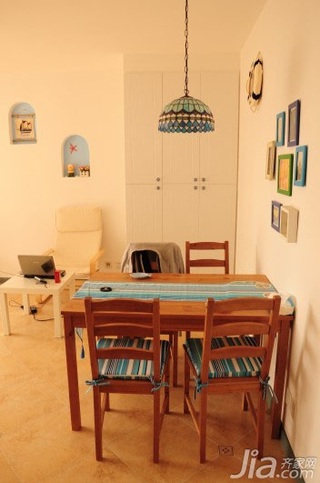 地中海风格一居室原木色70平米餐厅餐桌图片
