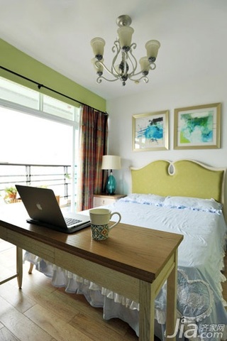 地中海风格三居室120平米卧室床效果图
