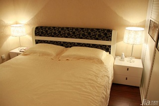 二居室舒适120平米卧室床头柜图片