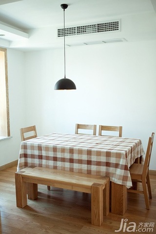 日式风格小户型简洁原木色经济型餐厅餐桌图片