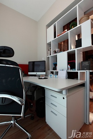 简约风格二居室简洁白色100平米书房书桌效果图