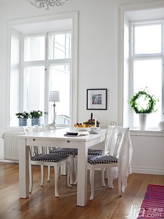 北欧风格二居室简洁白色餐厅餐桌效果图