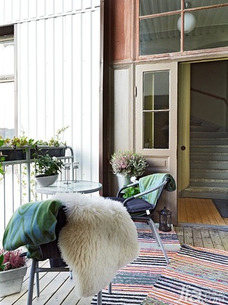 北欧风格二居室温馨阳台沙发图片
