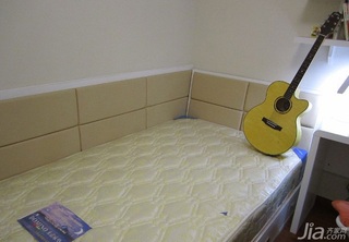 简约风格三居室90平米床头软包榻榻米效果图