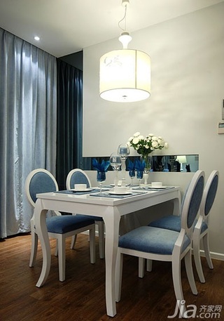 现代简约风格三居室120平米餐厅餐桌图片