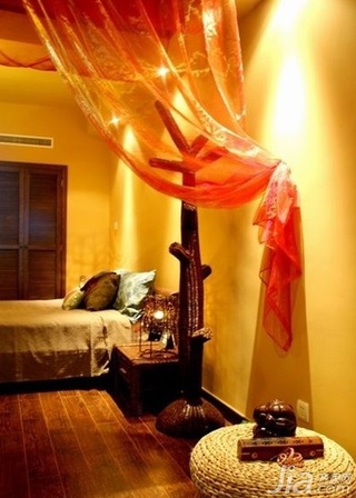东南亚风格复式豪华型卧室床新房家装图片