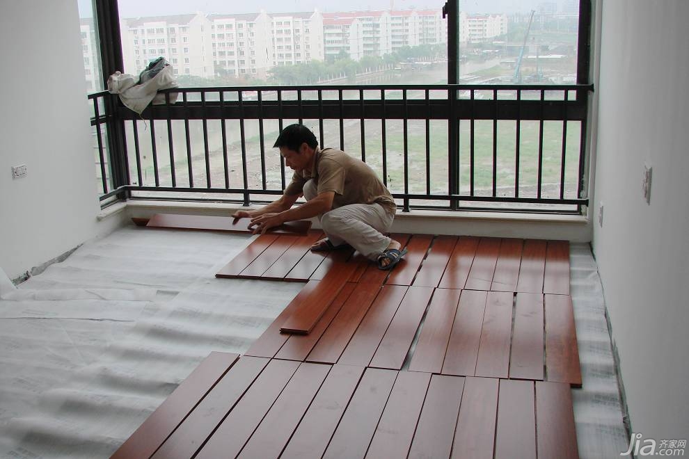 地板质量固然重要 地板安装也不容忽视