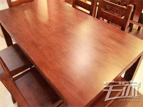 简约大方实木长餐桌