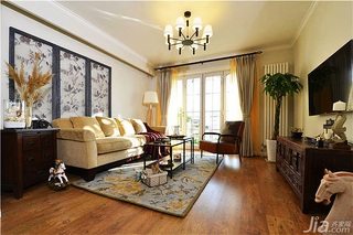 美式风格公寓温馨暖色调装修图片