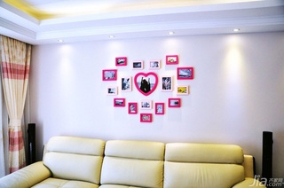 简约风格温馨90平米沙发背景墙婚房家装图片