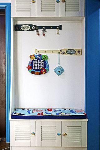 地中海风格一居室小清新蓝色玄关装修效果图