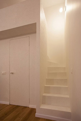 简约风格单身公寓时尚楼梯装修效果图
