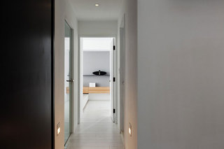 现代简约风格公寓白色走廊设计