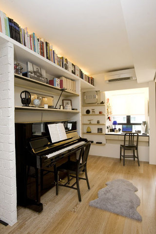 现代简约风格公寓白色厨房推拉门书柜图片