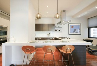 现代简约风格公寓温馨原木色开放式厨房装修效果图