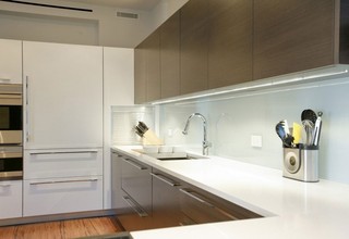 现代简约风格公寓温馨原木色开放式厨房设计图