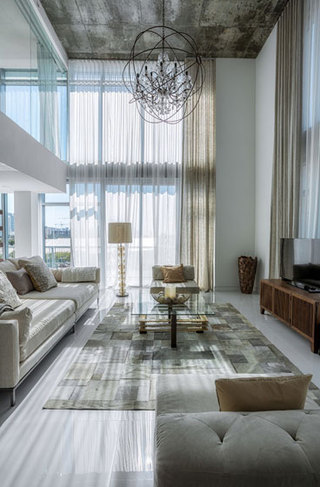 现代简约风格复式唯美白色客厅沙发图片