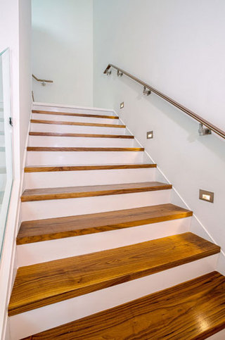 现代简约风格复式唯美实木楼梯设计图