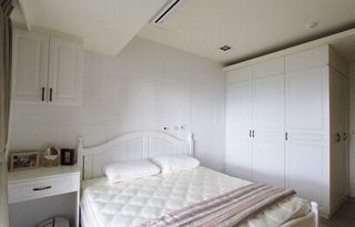 欧式风格三室一厅简洁白色装修图片