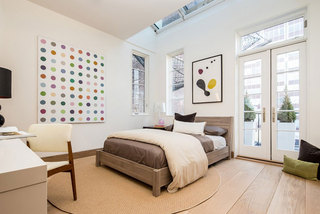 现代简约风格公寓奢华白色阁楼卧室背景墙床图片