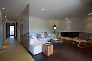 现代简约风格复式舒适小客厅艺术玻璃背景墙装修效果图