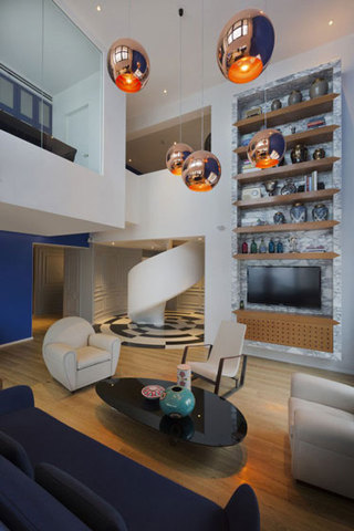 现代简约风格公寓蓝色阁楼客厅电视背景墙设计图