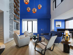 蓝色主题复式阁楼公寓