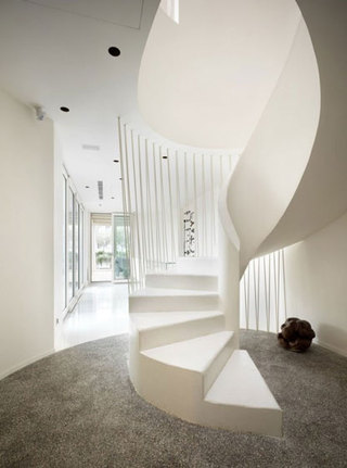 现代简约风格复式豪华白色旋转楼梯设计