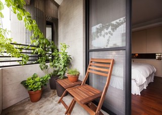 现代简约风格温馨黑白阳台花园装修效果图