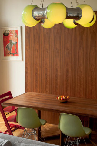现代简约风格公寓温馨黄色儿童房灯具图片
