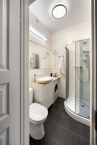 现代简约风格公寓古典白色整体卫浴装潢