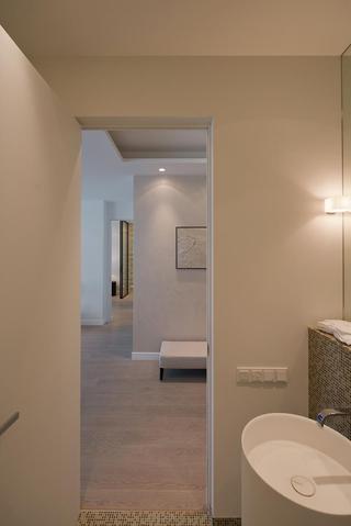 现代简约风格公寓舒适卫浴间门改造
