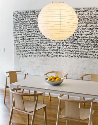 现代简约风格舒适原木色手绘墙餐桌效果图